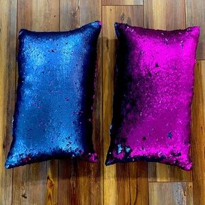 Color changing flip sequin pillow. Blue to purple. Sequin and blue microfiber.